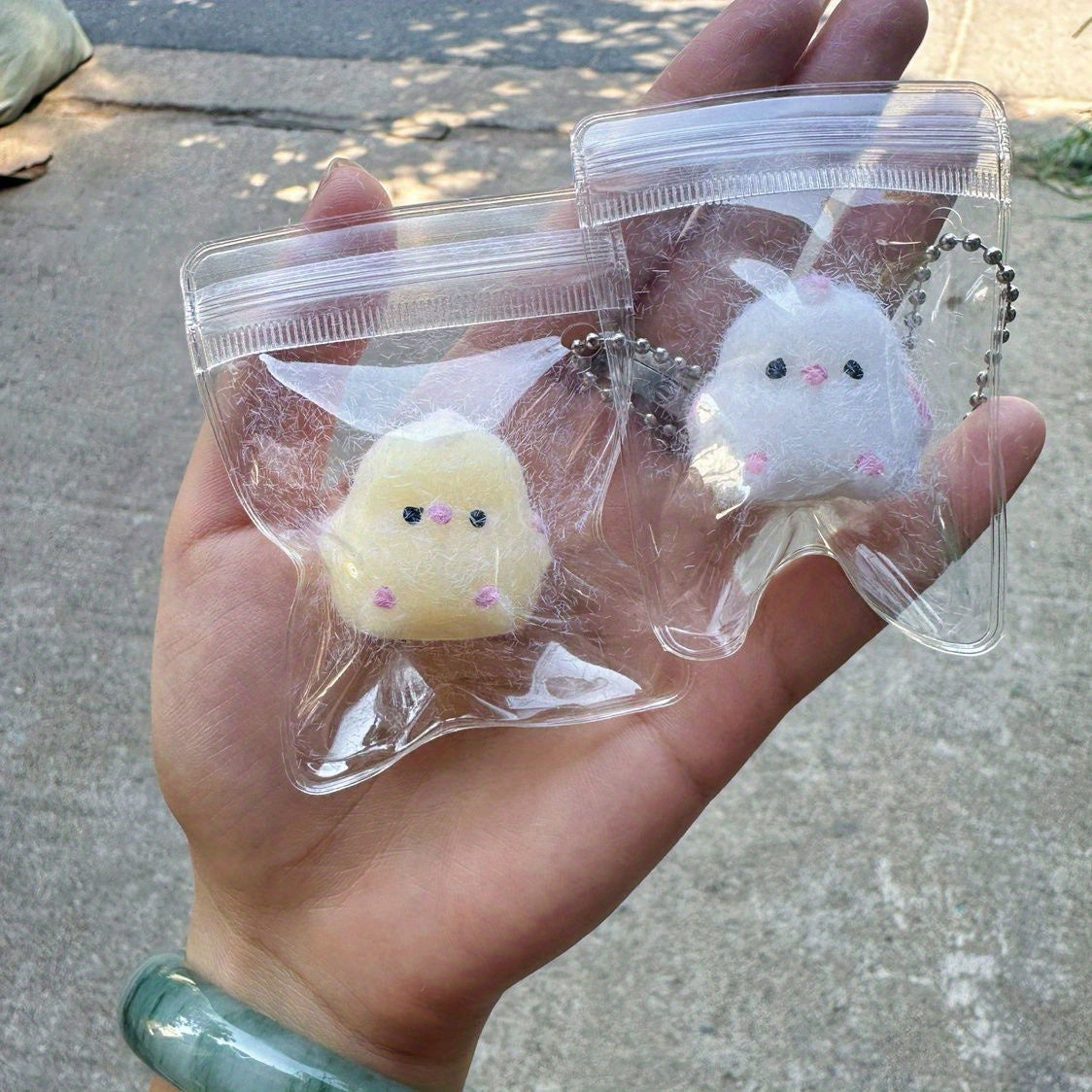 Jouet de pince à poulet en plastique avec pendentif décoratif - Jouet de soulagement de la pression à rebond lent pour les jeunes